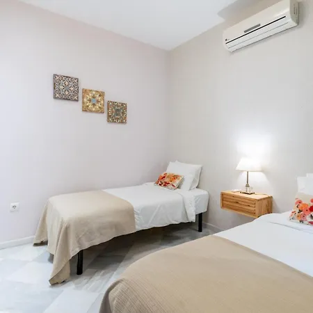 公寓 Atgr Luminoso Atico Con Terraza, Calle Antonia Diaz 塞维利亚